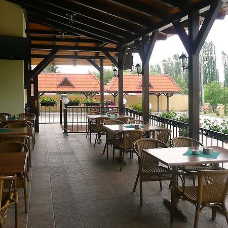 Penzion Kastiel Velky Krtis Exterior photo